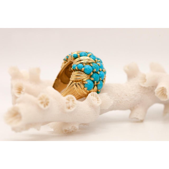 1960s Vintage 18k Yellow Gold Persian Turquoise Dome Ring, Size 5.75 For Sale In New York - Image 6 of 10