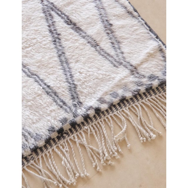 Handwoven Moroccan Beni M'Rirt Rug - 8.5 X 4.9 Ft For Sale - Image 10 of 11