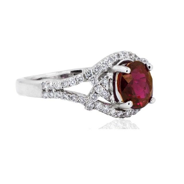 Contemporary Late 20th Century 18k Ruby Ring, Size 6.25 For Sale - Image 3 of 5