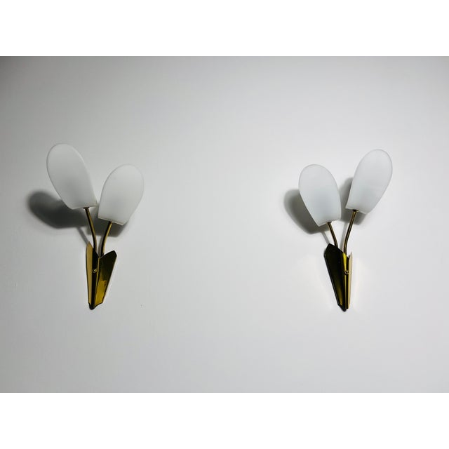 1960s Pair of Mid-Century Brass and Plexi Glass Wall Lamps, Italy, 1960s For Sale - Image 5 of 11