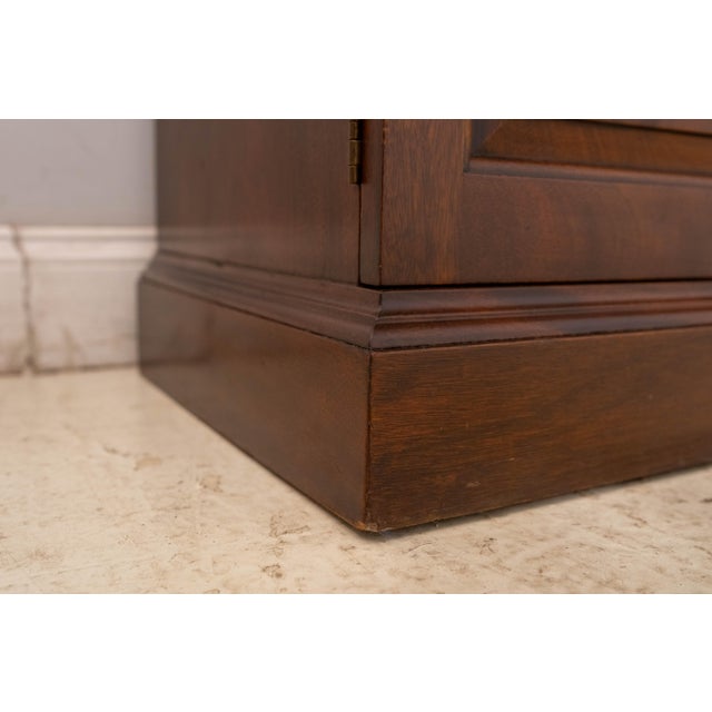 1980s Stickley Mahogany 4 Door Breakfront Bookcase Cabinet For Sale - Image 12 of 18