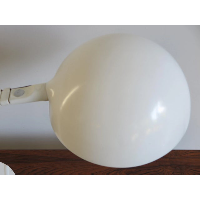 White Vintage Table Lamp by Elio Martinelli for Martinelli Luce For Sale - Image 8 of 14