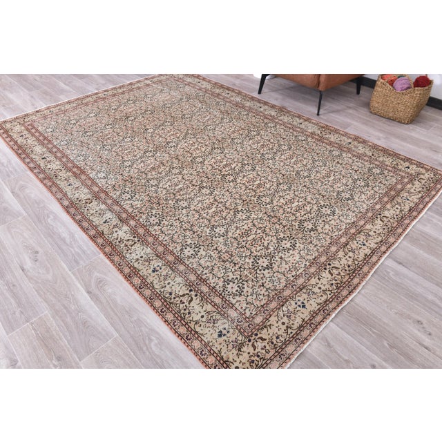 Vintage Turkish Rug in Wool, in Flawless conditions. Designed 1970 to 1979