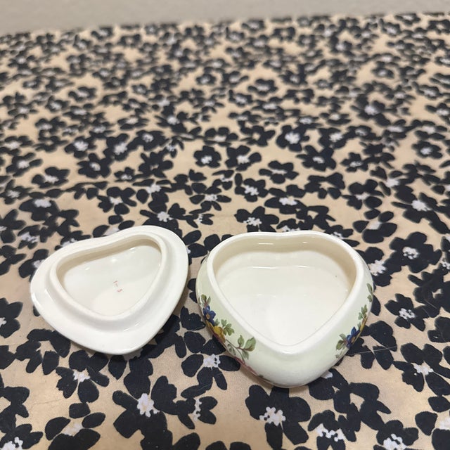 Art Nouveau Vintage Royal Worcester Palissy Heart-Shaped Floral Trinket Box For Sale - Image 3 of 5