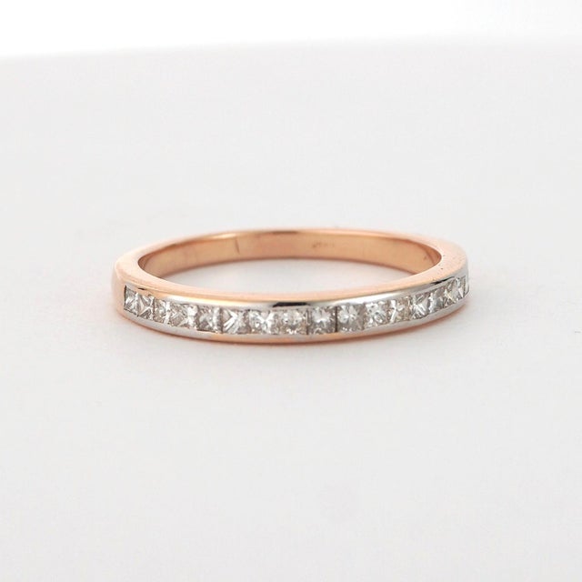 Contemporary 18k Gold Diamond Band Ring With 0.57ct Princess-Cut Diamonds For Sale - Image 3 of 18