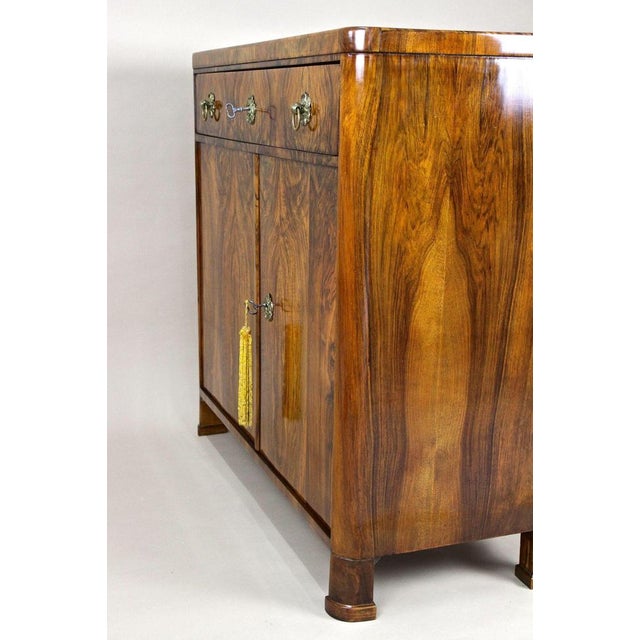 Biedermeier Commode in Nutwood, Austria, 1830s For Sale - Image 17 of 18