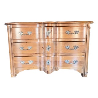Ethan Allen Collector’s Classic Serpentine Three Drawer Chest 13-93111 For Sale