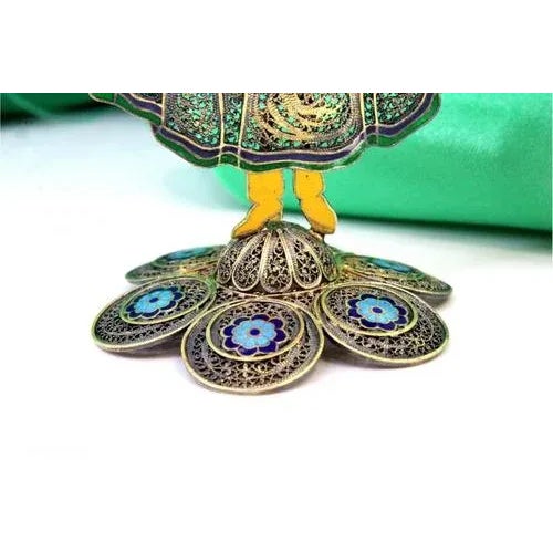 Madeiran Flower Seller in Enameled Filigree, in Very Good conditions. Designed 1920 to 1949 This piece has an attribution...