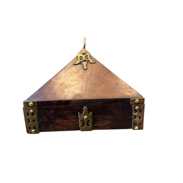 18th Century Brass Mounted and Lacquered “Marriage” Dowry Box. For Sale - Image 4 of 7