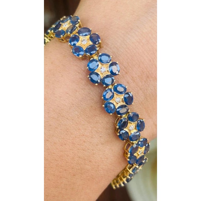 18k Yellow Gold Floral Blue Sapphire and Diamond Bracelet, 21.25 Ct by VRJewels For Sale In New York - Image 6 of 16