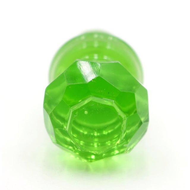 Vintage faceted green glass bottle stopper. It is compatible with a bottle opening of 0.75 in. diameter. Good condition...