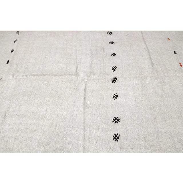 Mid 20th Century Vintage White Hemp Kilim Rug For Sale - Image 4 of 7