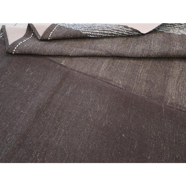 Charcoal Galerie Shabab Collection Mid-20th Century Turkish Flatweave Kilim Room Size Carpet For Sale - Image 8 of 8