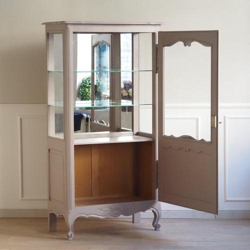 This impressive display cabinet originates from France and stylistically dates to the late 19th to early 20th century. Its...