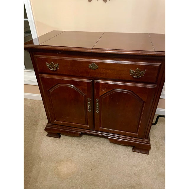 This server is known for its blend of 18th-century traditional styling, incorporating Georgian, Edwardian, and Queen Anne...