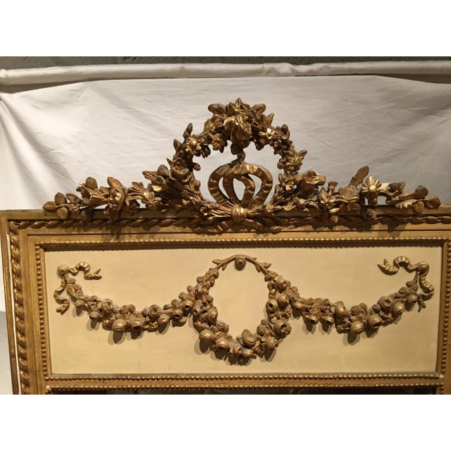 This is a wow mirror! Gold sculptural details outside the mirror and in the top panel really set it apart. In good...