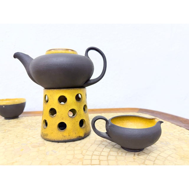 Tea set from the 1950s/60s, pottery by Janna Reckert-Cordua in Sylt. 1 teapot: 8 x 17 x 11 cm, 4 cups: 5 x 8 cm, 4 small...