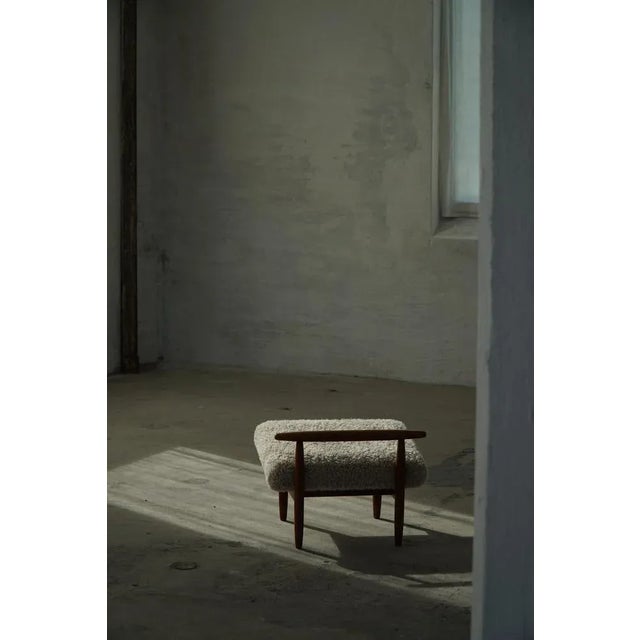 Oak Ottoman with Light Lambswool Upholstery by Eivind A. Johansen for FDB Møbler, 1950s For Sale - Image 14 of 17