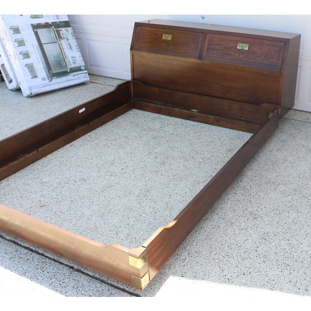 Mid-Century Modern Vintage Henredon Queen Size Headboard & Bed Frame – Mid-Century Modern For Sale - Image 3 of 13