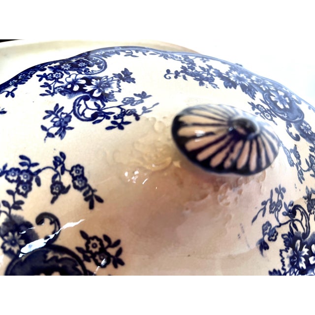 19th Century J. & G. Meakin Dresden Blue & White Ironstone Tureen For Sale - Image 10 of 17
