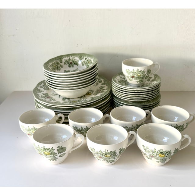 1965 Enoch Wedgwood Tunstall KENT Green White Hand Decorated 40--piece dinner setting, Service for 8, from the Wedgwood...