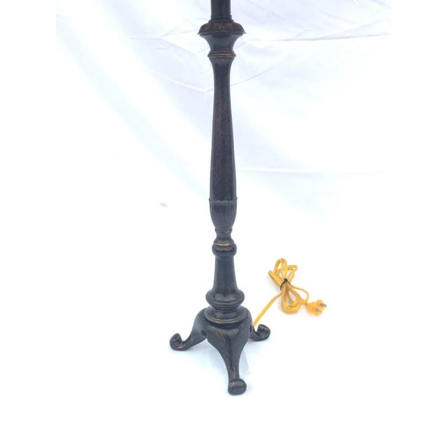 Vintage Mid-Century Traditional Table Lamp For Sale - Image 4 of 7