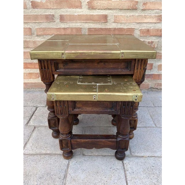 19th-Century Spanish Zinc Top Nesting Tables with Turned Legs, Set of 2 For Sale - Image 4 of 12