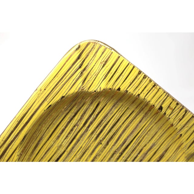 Vintage Italian Square White/Gold and Yellow/Gold Ceramic Made in Italy Ashtrays - a Pair For Sale - Image 4 of 12