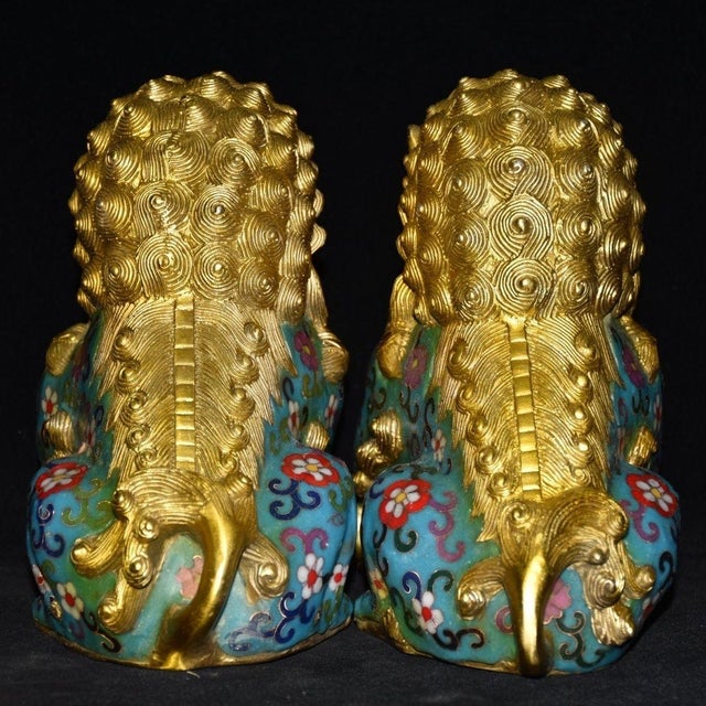 Pair of Vintage Cloisonné Gilt Bronze Guardian Lion Statues With Turquoise Enamel For Sale - Image 10 of 11