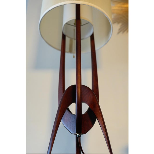 1960s Mid Century Modern R&j Manufacturing Model 30 Table Lamps - a Pair Restored For Sale - Image 4 of 18