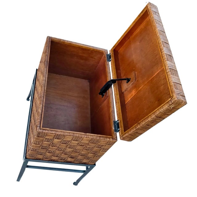 Crosshatched Wicker Reed Wrapped Hinge Lidded Keepsake Box on Metal Stand - 3 Pc Set For Sale In Palm Springs - Image 6 of 11