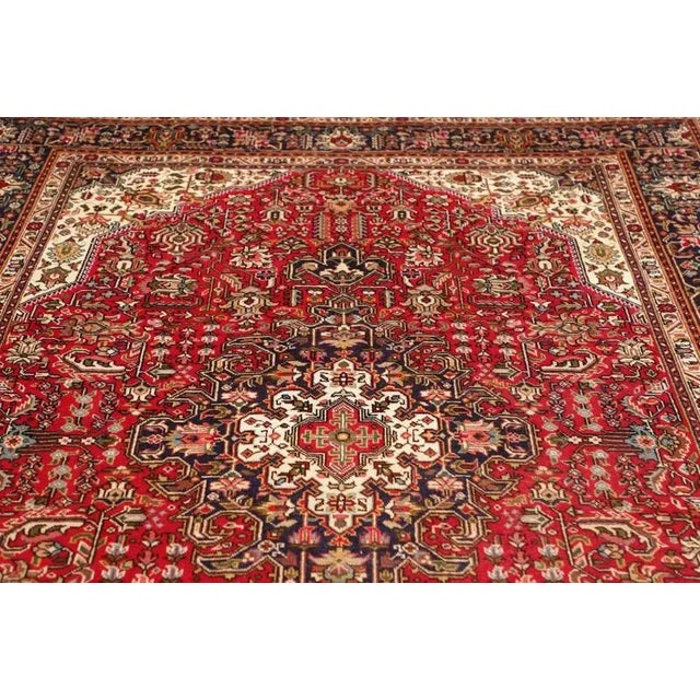 Middle Eastern Hand-Knotted Rug in Wool For Sale - Image 8 of 11