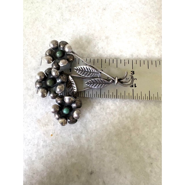 Vintage Sterling Silver and Turquoise Flower Brooch. For Sale - Image 4 of 4