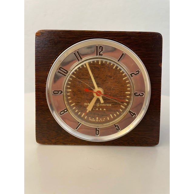 1950s General Electric Table Clock in Wood For Sale - Image 12 of 12