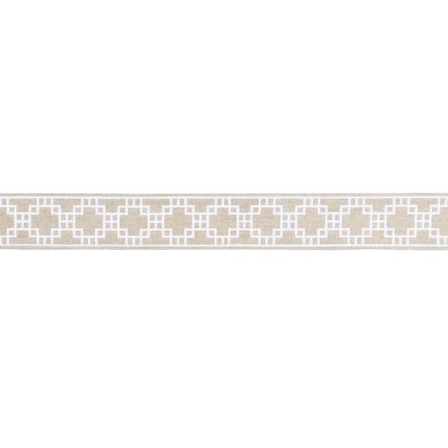 A crisp, classic, interlocking design that is satin stitched on a cotton-linen tape, Squared Away Trellis is a versatile...