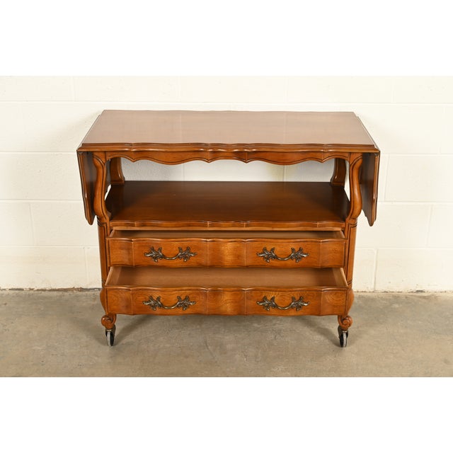 1970s Thomasville French Provincial Louis XV Carved Walnut Buffet Server or Bar Cart, Circa 1970s For Sale - Image 5 of 17