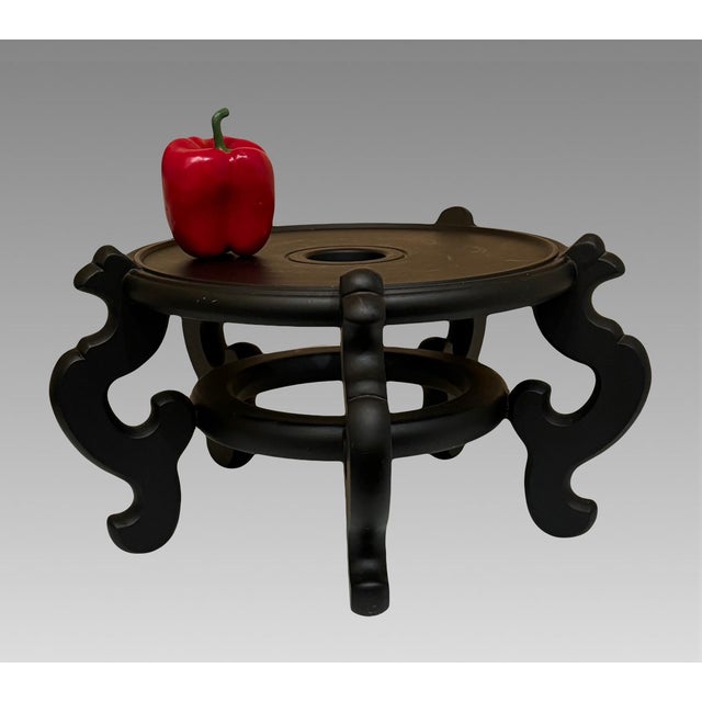 Very solid & well made stand with matte finish. Perfect to display larger vases, urns, or planters. Takes pieces with foot...