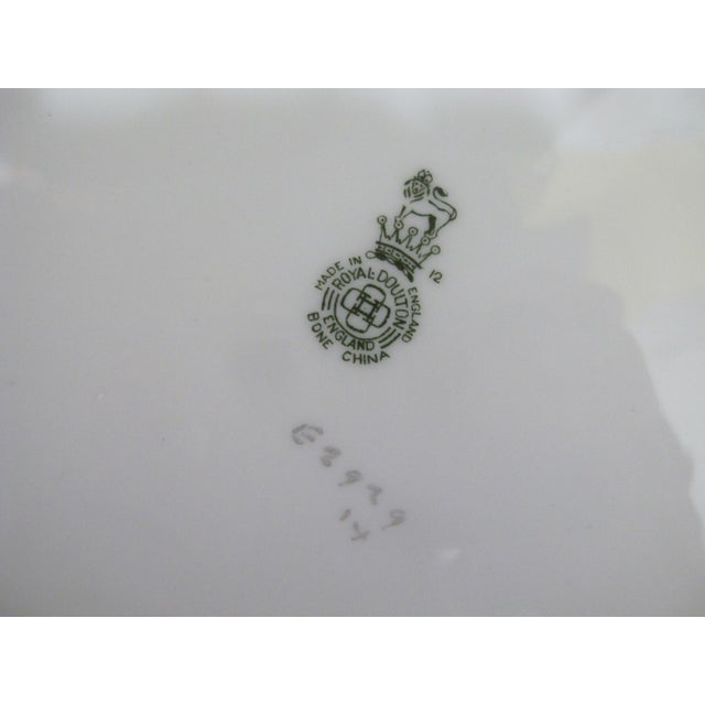 Ceramic Royal Doulton Ito Smooth E2929 Exotic Song Bird 10 1/4" Dinner Plate Set of 4 For Sale - Image 7 of 9