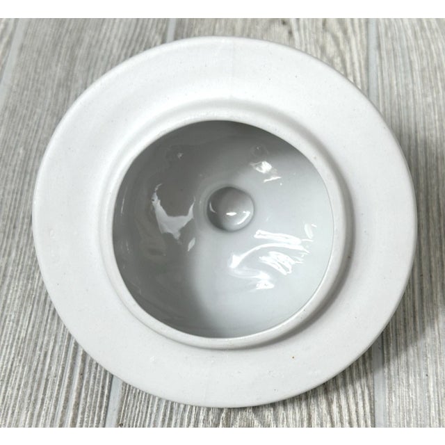 1990s Vintage Chinoiserie Sage Green White Lotus Flower Lidded Ginger Jar For Sale - Image 5 of 7