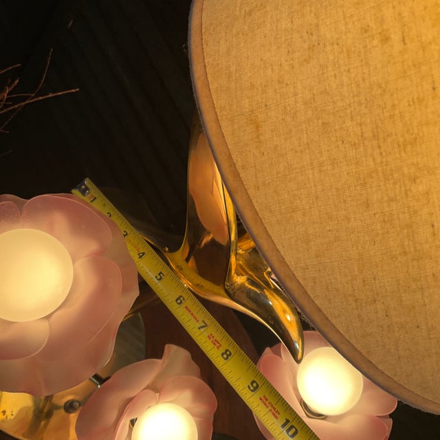 1970s 1970s Hollywood Regency Brass Dove & Floral Table Lamps - a Pair For Sale - Image 5 of 9