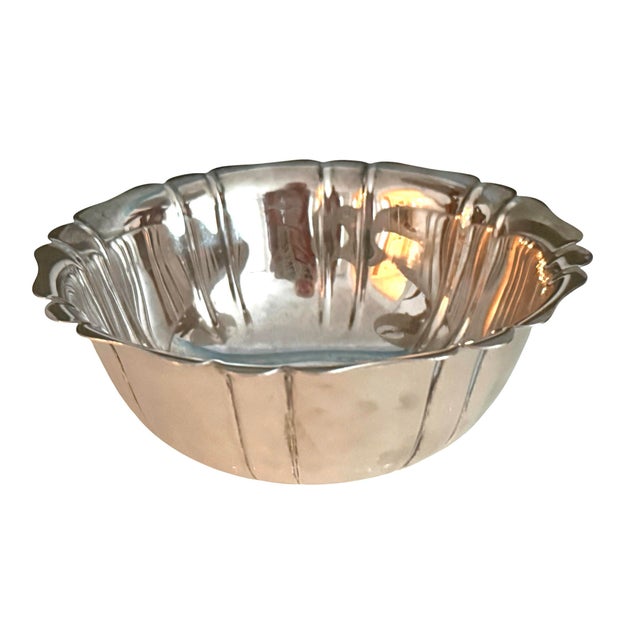 Tiffany & Co silver bowl. Art deco design. Fluted sides. Marked to underside. Includes original dust cloth.