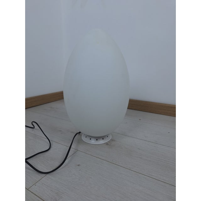 Fontana Arte Uovo Medio 2646/1 Table Lamp in Opaline Glass by Ben Swildens for Fontana Arte For Sale - Image 4 of 7