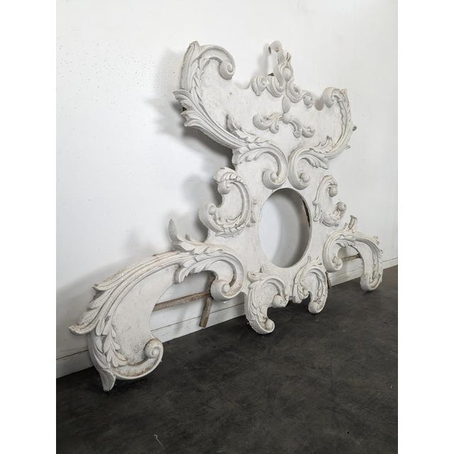 Large Rocaille Pediment in Stucco and White Patinated Carved Wood with Oculus, in Very Good conditions.