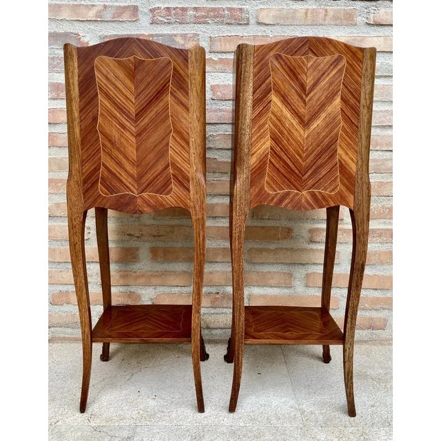 French Louis XV Style Nightstands in Walnut and Marquetry, Set of 2 For Sale - Image 4 of 18