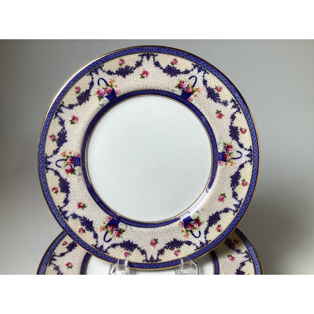 Ceramic A set of twelve dinner plates by Royal Doulton, a renowned English ceramic mfg. For Sale - Image 7 of 9