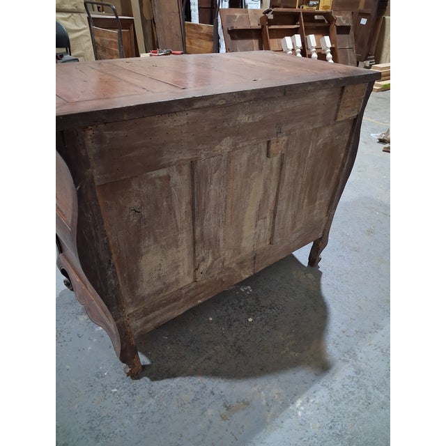 18th Century French Provincial Walnut Bombé Commode, Louis XV Style For Sale - Image 4 of 9