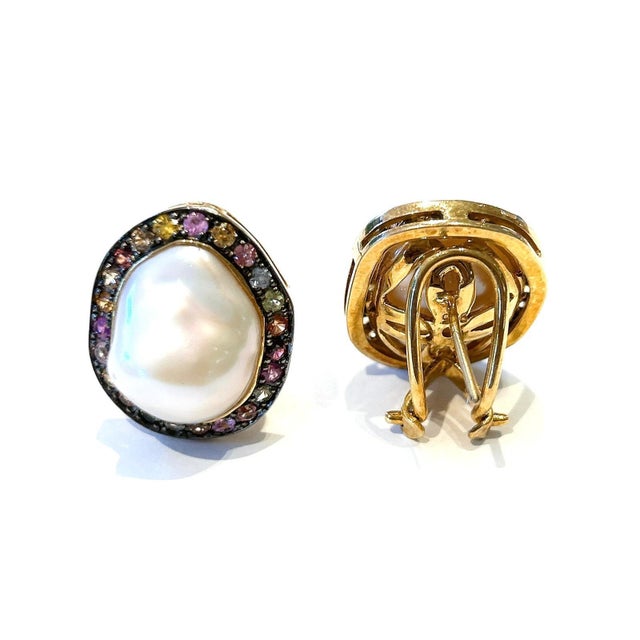 1990s Bochic “Capri” Vintage Multi Sapphire & Pearl Earrings Set In 18K Gold & Silver For Sale - Image 5 of 9