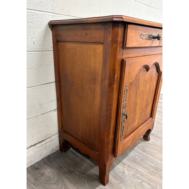 Early 20th Century Antique French Country French Louis XV Style Petite Pedestal Confiturier Cabinet For Sale - Image 5 of 17