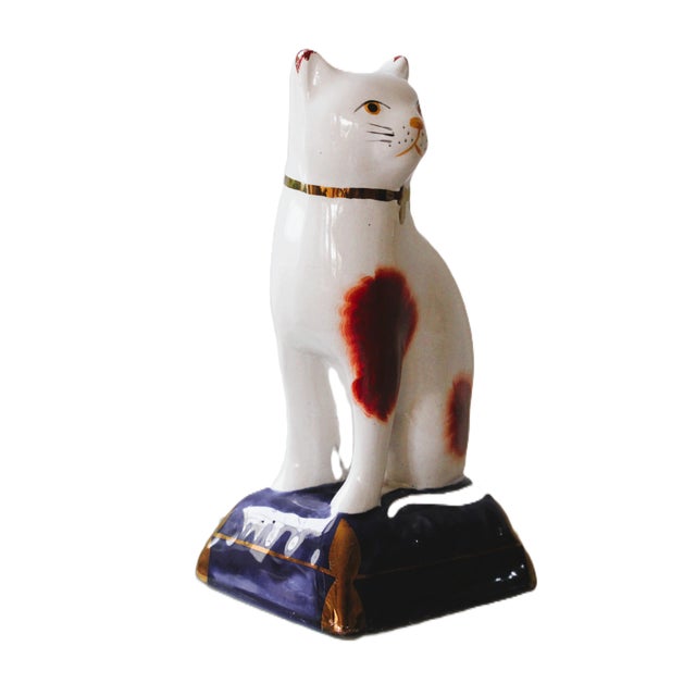 Pair of Fitz and Floyd Cat figurine beautifully crafted in ceramic with a glaze finish. Resting on a cobalt blue pillow...