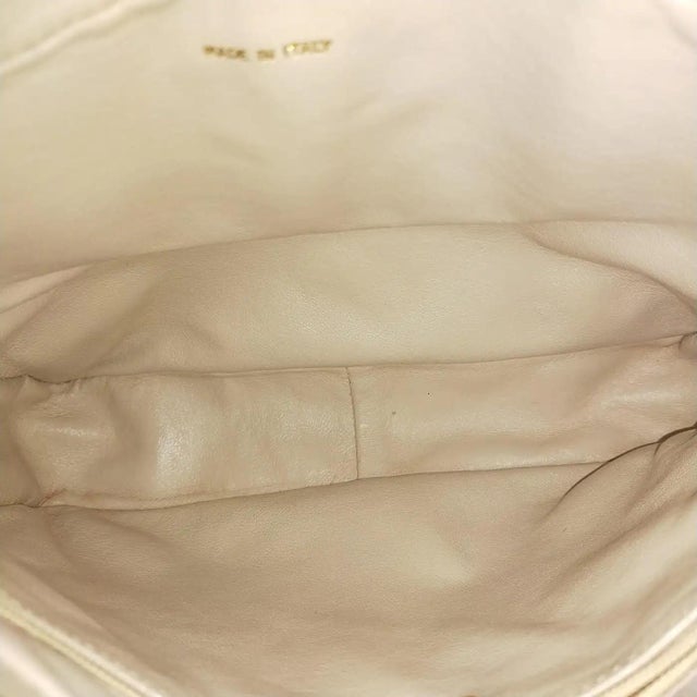 A 1988 Iconic Chanel Matelasse Cream Lamb Skin Shoulder Bag For Sale - Image 15 of 18